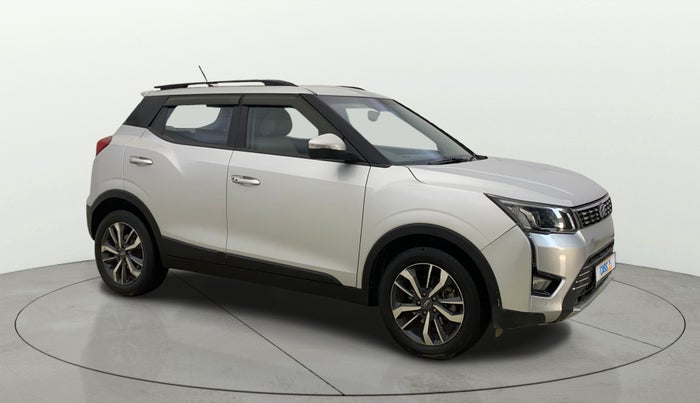 2020 Mahindra XUV300 W8 (O) 1.2 PETROL, Petrol, Manual, 1,03,497 km, Right Front Diagonal