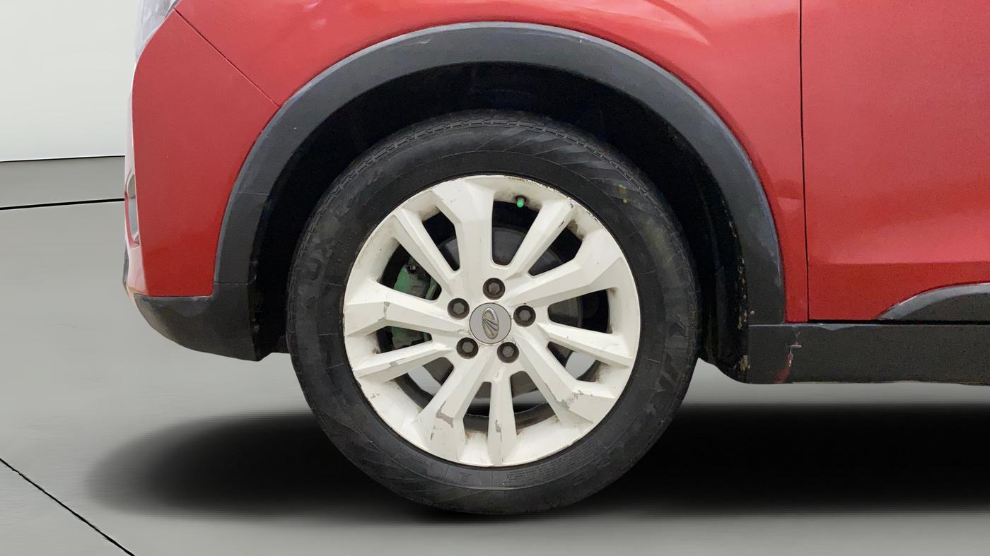 2019 Mahindra XUV300 W8 1.2 PETROL, Petrol, Manual, 83,596 km, Left Front Wheel