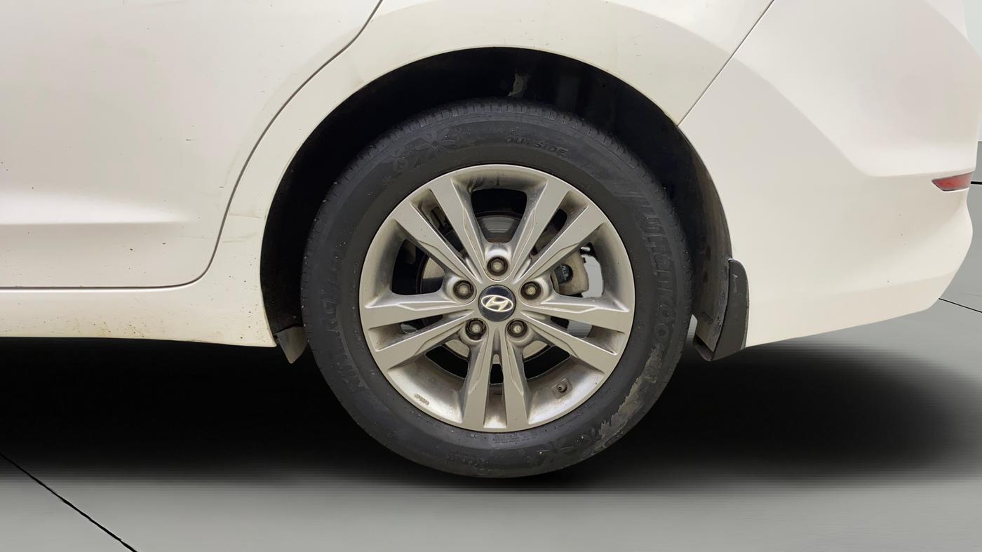 2016 Hyundai New Elantra 2.0 SX(O) AT PETROL, Petrol, Automatic, 1,01,417 km, Left Rear Wheel