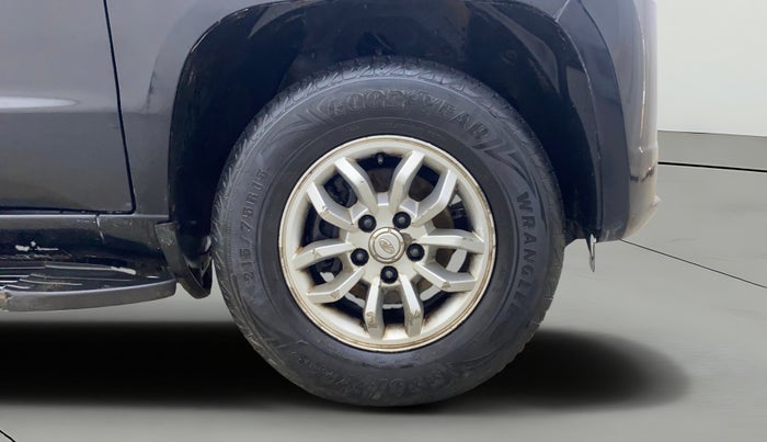 2016 Mahindra TUV300 T8, Diesel, Manual, 82,126 km, Right Front Wheel