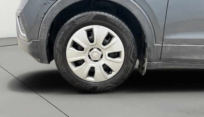 2022 Skoda KUSHAQ ACTIVE 1.0L TSI MT, Petrol, Manual, 28,926 km, Left Front Wheel