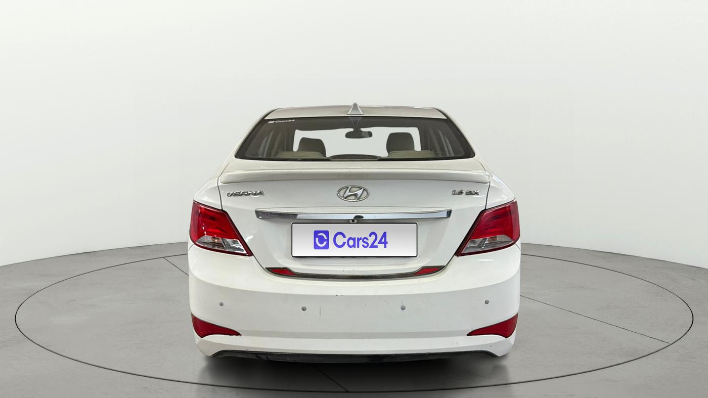 2016 Hyundai Verna 1.6 VTVT SX, Petrol, Manual, 1,08,309 km, Back/Rear
