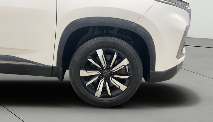 2019 MG HECTOR SMART 1.5 DCT PETROL, Petrol, Automatic, 32,506 km, Right Front Wheel