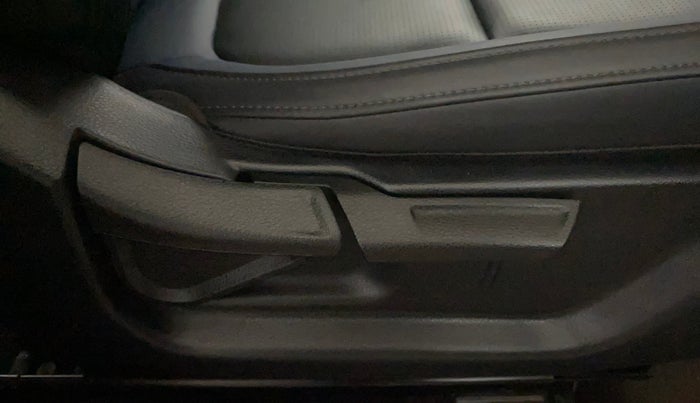 2024 KIA CARENS PREMIUM 1.5 PETROL 7 STR, Petrol, Manual, 7,422 km, Driver Side Adjustment Panel