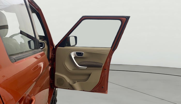 2017 Mahindra TUV300 T8 AMT, Diesel, Automatic, 1,02,809 km, RHS Front Door