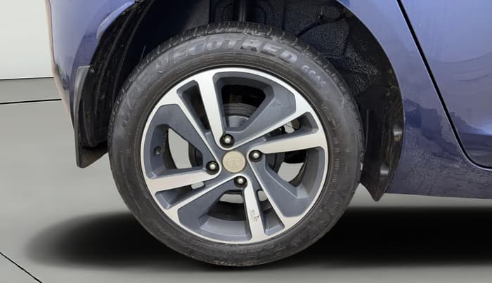 2024 Tata ALTROZ XZ CNG, CNG, Manual, 81,842 km, Right Rear Wheel