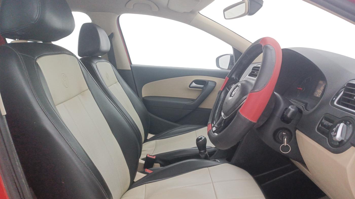 2016 Volkswagen Polo HIGHLINE1.5L, Diesel, Manual, 1,46,206 km, Right Side Front Door Cabin