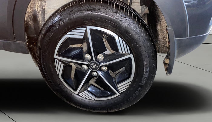 2024 Tata NEXON FEARLESS + SUNROOF DUAL TONE 1.2 PETROL, Petrol, Manual, 4,075 km, Left Rear Wheel