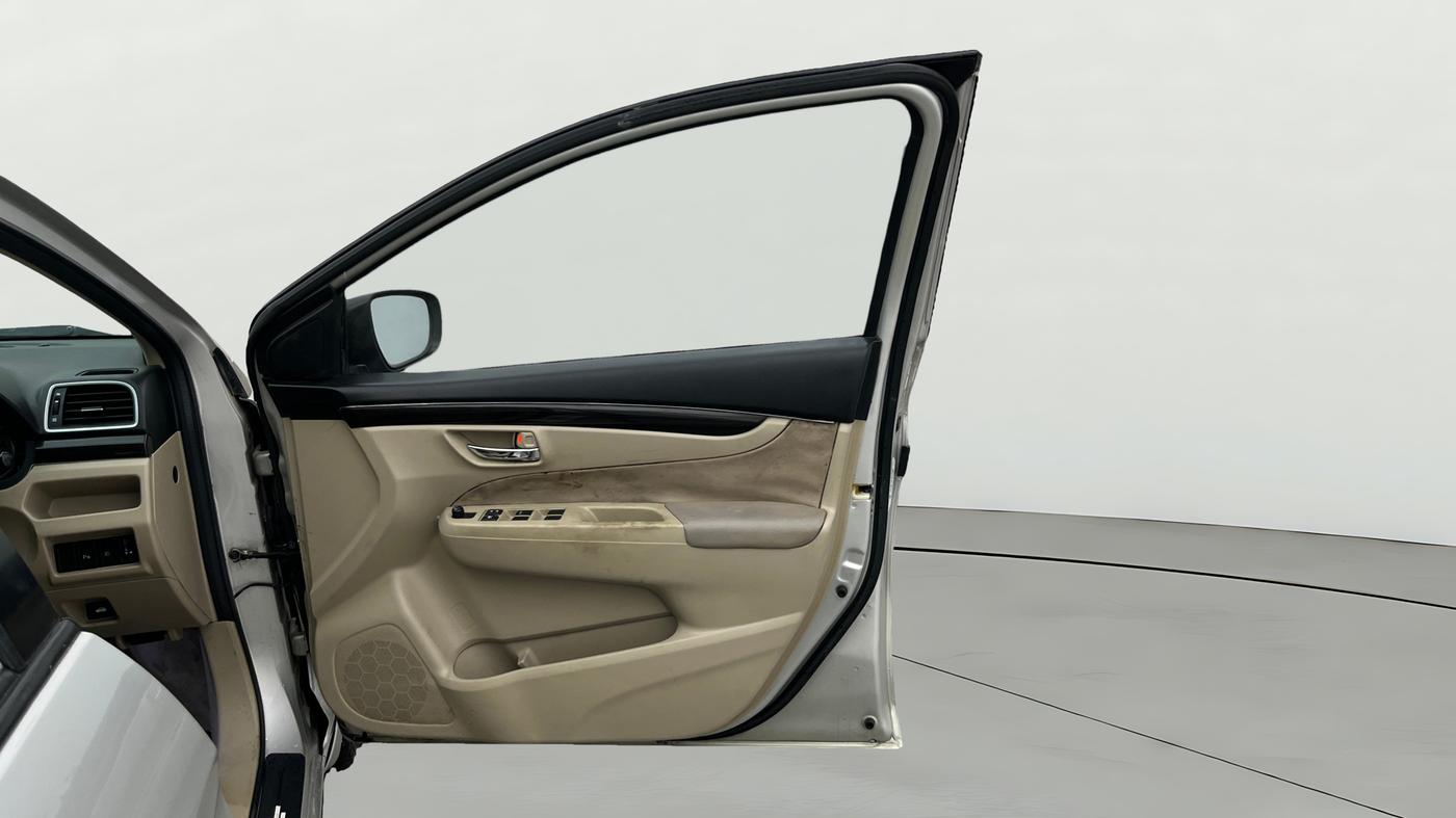2016 Maruti Ciaz VXI+AT, Petrol, Automatic, 45,750 km, RHS Front Door