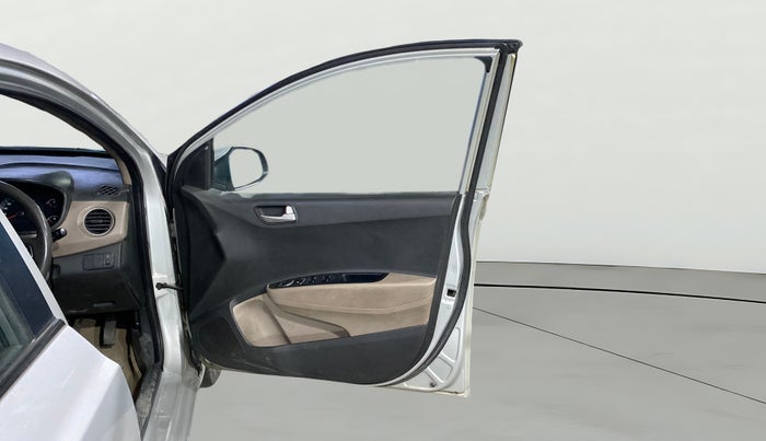 2014 Hyundai Xcent S 1.2, Petrol, Manual, 1,03,564 km, RHS Front Door