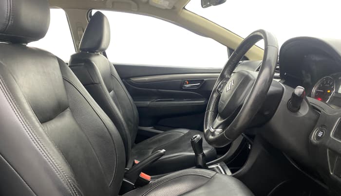 2016 Maruti Ciaz ZXI+ RS, Petrol, Manual, 84,888 km, Right Side Front Door Cabin