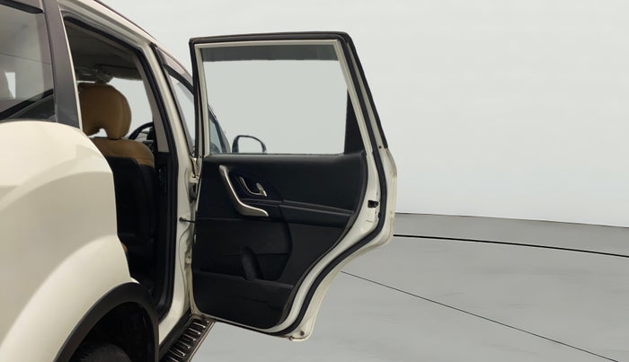 2020 Mahindra XUV500 W9, Diesel, Manual, 40,716 km, RHS Rear Door