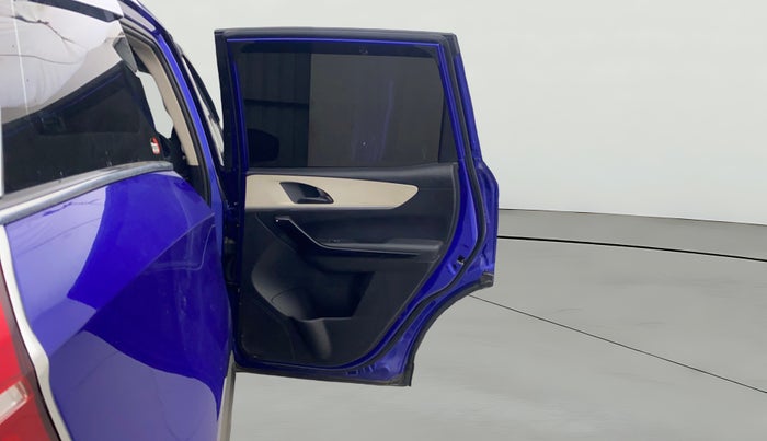 2022 Mahindra XUV700 AX 5 D MT 7 STR, Diesel, Manual, 69,334 km, RHS Rear Door