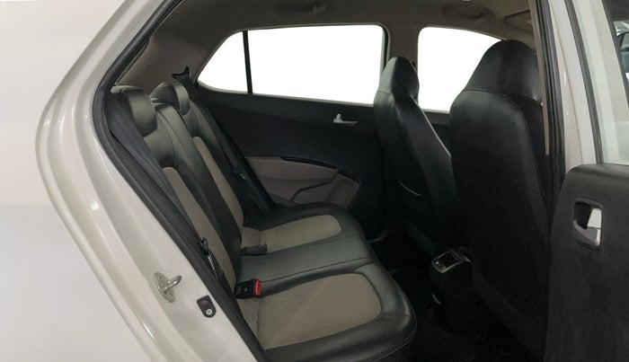 2017 Hyundai Grand i10 SPORTZ (O) 1.2 KAPPA VTVT, Petrol, Manual, 43,532 km, Right Side Rear Door Cabin