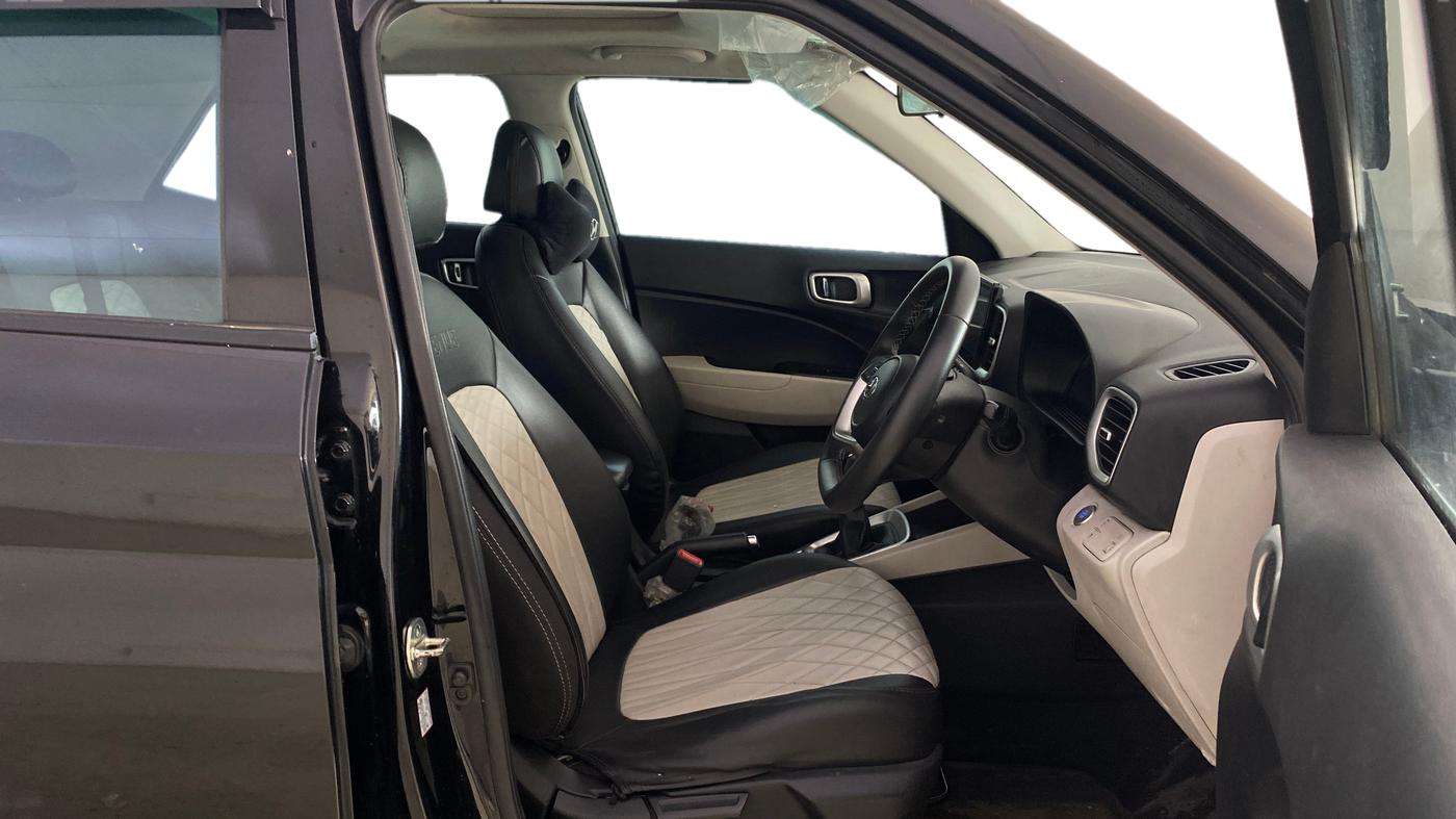 2024 Hyundai VENUE SX 1.5 CRDI, Diesel, Manual, 64,128 km, Right Side Front Door Cabin
