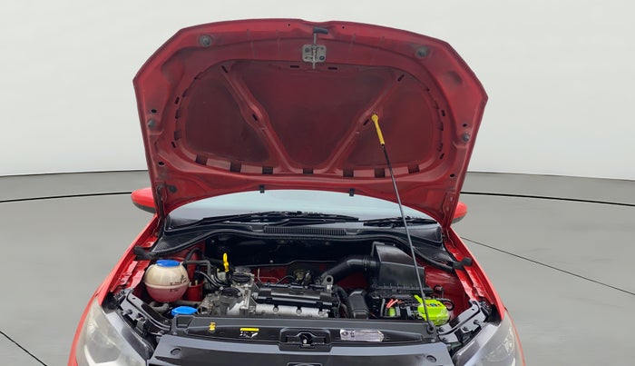 2016 Volkswagen Polo COMFORTLINE 1.2L, Petrol, Manual, 70,511 km, Open Bonet