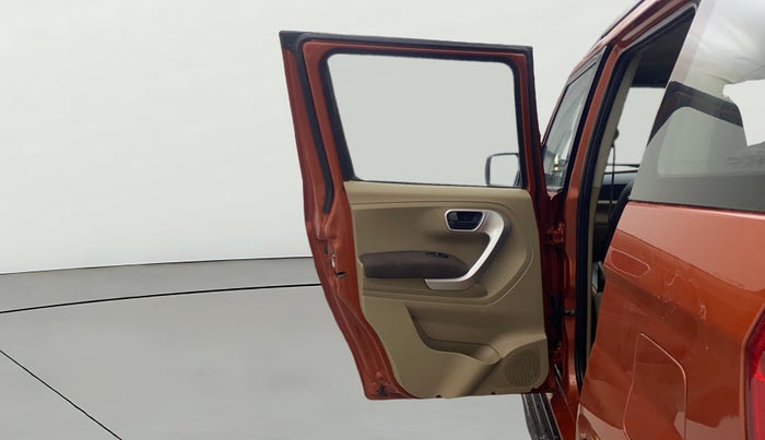 2016 Mahindra TUV300 T8, Diesel, Manual, 1,39,938 km, LHS Rear Door