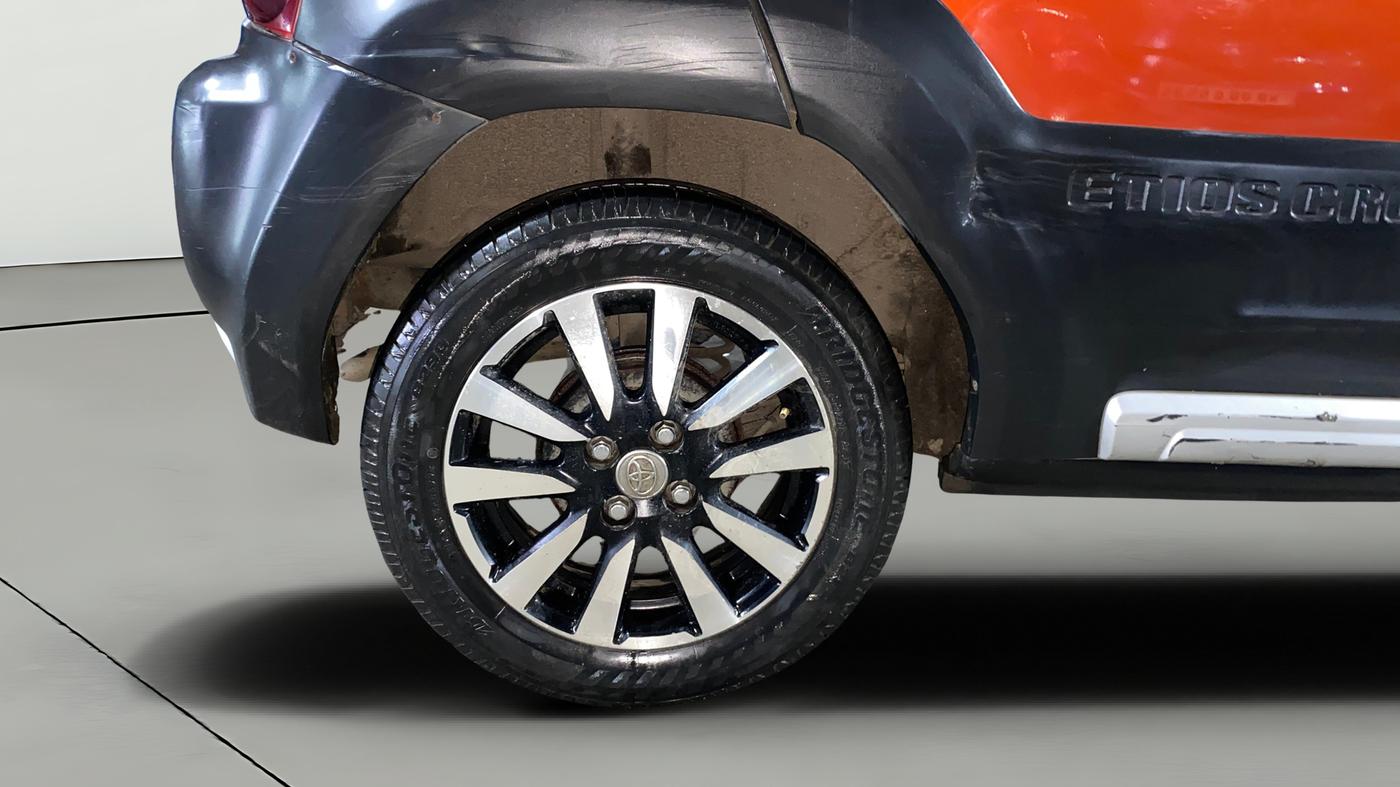 2014 Toyota Etios CROSS 1.5 V, Petrol, Manual, 93,288 km, Right Rear Wheel