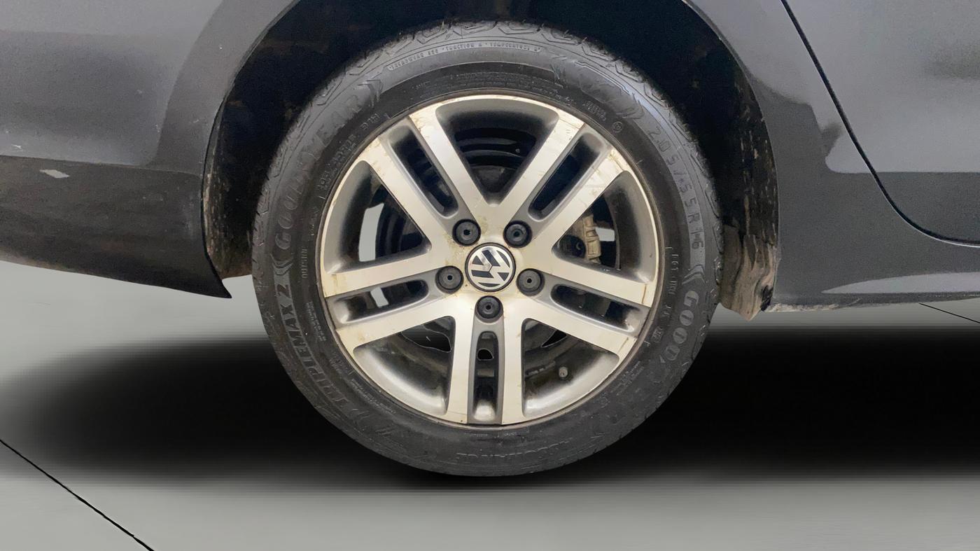 2015 Volkswagen Jetta HIGHLINE TDI AT, Diesel, Automatic, 1,35,517 km, Right Rear Wheel