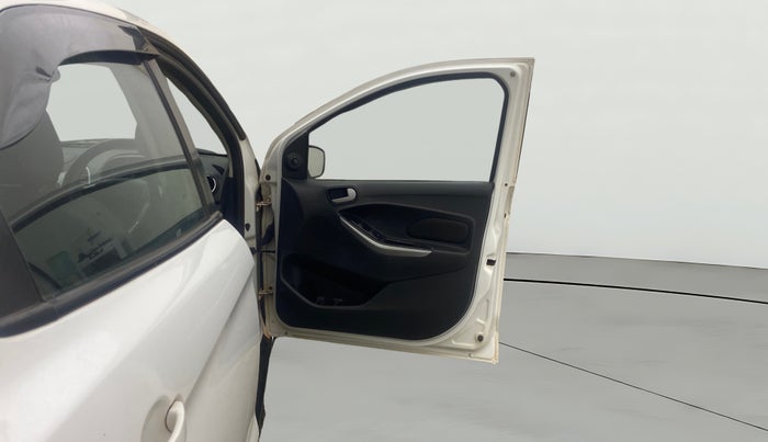 2016 Ford New Figo TITANIUM 1.2 PETROL MT, Petrol, Manual, 96,685 km, RHS Front Door