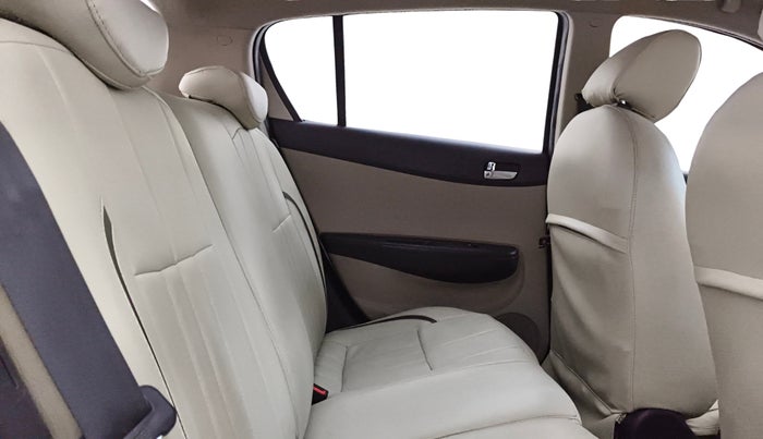 2013 Hyundai i20 SPORTZ 1.4 CRDI, Diesel, Manual, 1,01,692 km, Right Side Rear Door Cabin