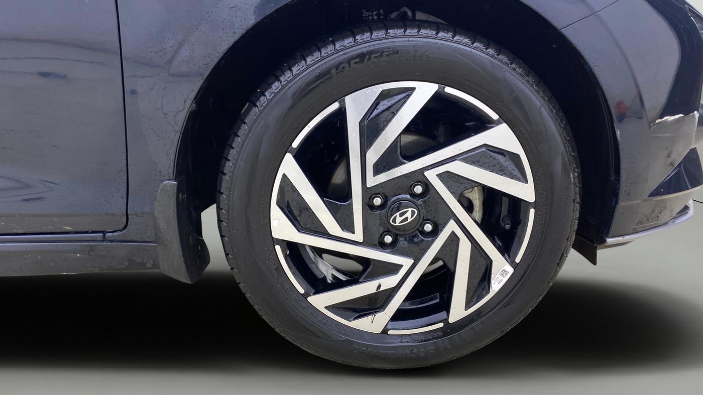 2024 Hyundai NEW I20 ASTA (O) 1.2 IVT, CNG, Automatic, 15,853 km, Right Front Wheel