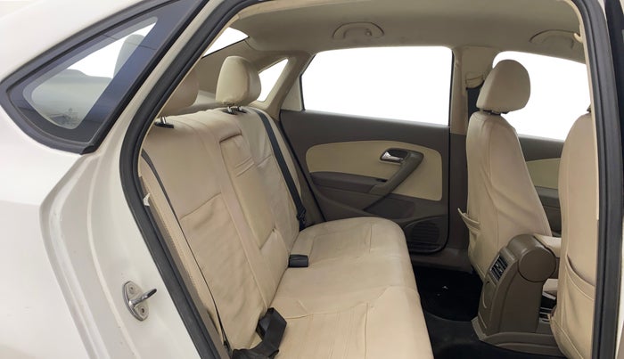 2013 Skoda Rapid AMBITION 1.6 TDI CR MT PLUS ALLOY, Diesel, Manual, 1,19,608 km, Right Side Rear Door Cabin