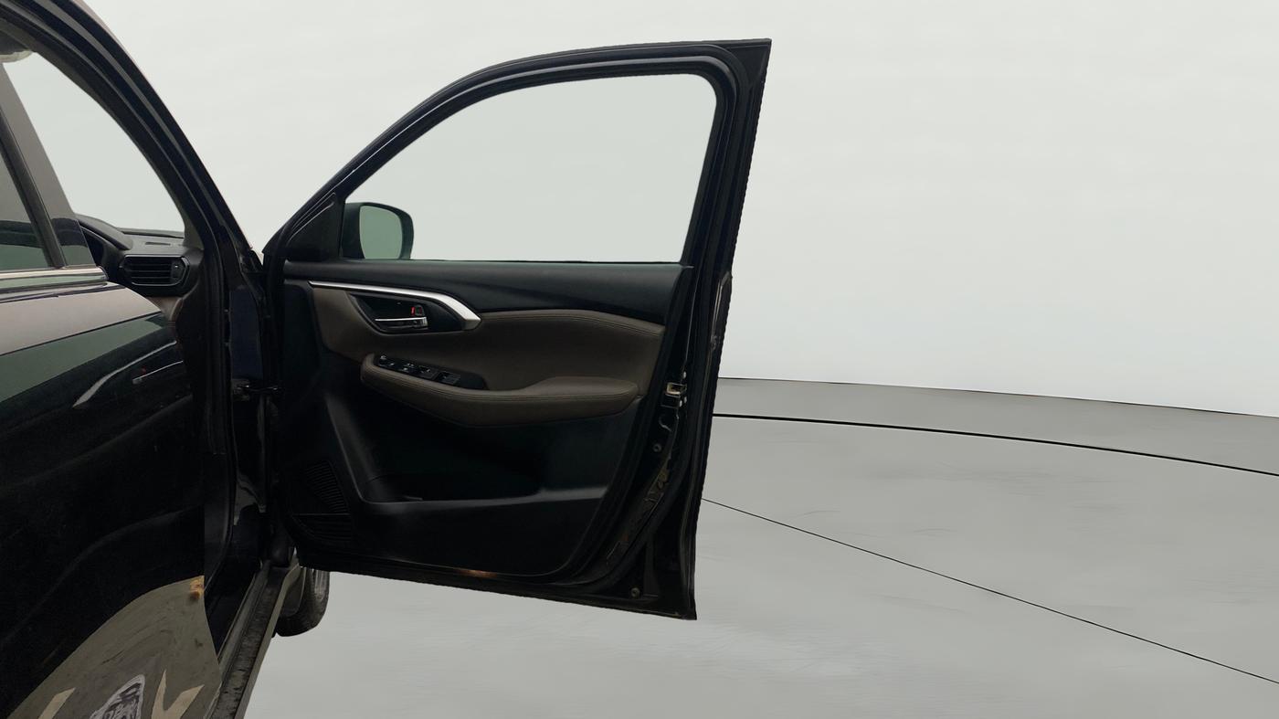 2022 Toyota URBAN CRUISER HYRYDER V HYBRID, Hybrid, Automatic, 1,08,490 km, RHS Front Door
