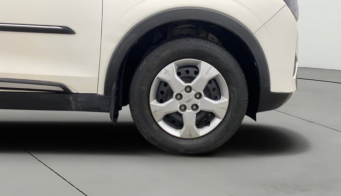 2022 Mahindra XUV300 W6 1.2 PETROL, Petrol, Manual, 41,291 km, Right Front Wheel