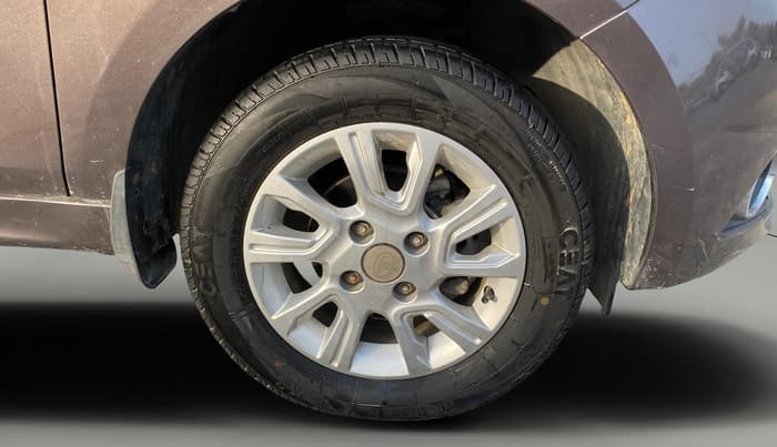 2018 Tata Tiago XZ PETROL, Petrol, Manual, 27,226 km, Right Front Wheel