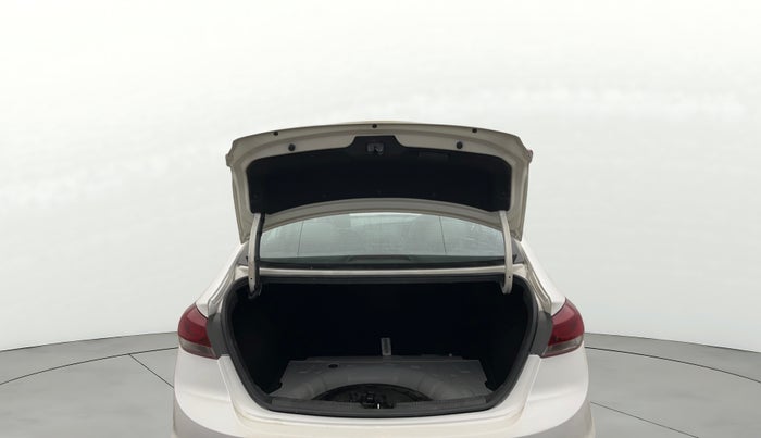 2017 Hyundai New Elantra 2.0 SX(O) AT PETROL, Petrol, Automatic, 75,804 km, Boot Door Open