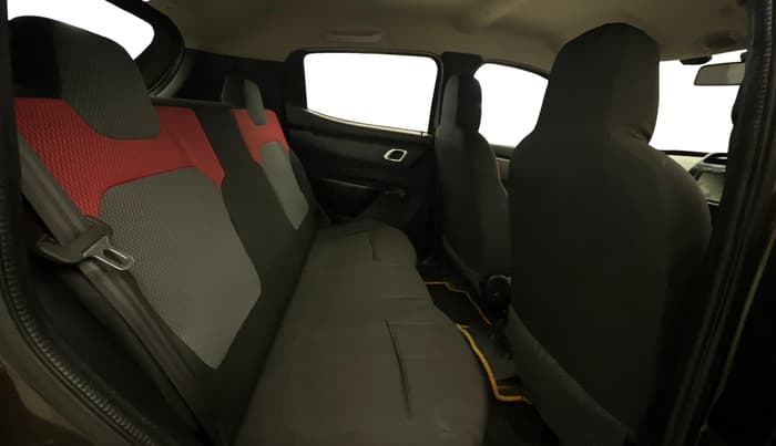 2018 Renault Kwid RXT 1.0 (O), Petrol, Manual, 36,831 km, Right Side Rear Door Cabin