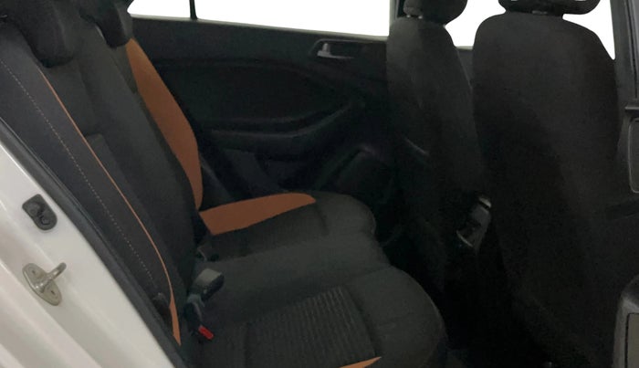 2017 Hyundai Elite i20 ASTA 1.2 DUAL TONE, Petrol, Manual, 37,046 km, Right Side Rear Door Cabin