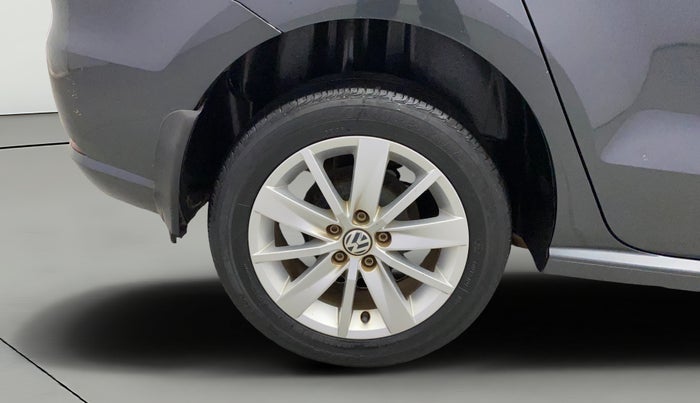 2016 Volkswagen Ameo HIGHLINE PLUS 1.5L AT 16 ALLOY, Diesel, Automatic, 1,07,334 km, Right Rear Wheel