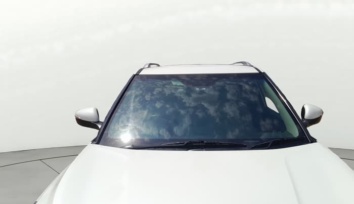 2019 Mahindra XUV300 W8 (O) 1.5 DIESEL, Diesel, Manual, 1,47,530 km, Front Windshield