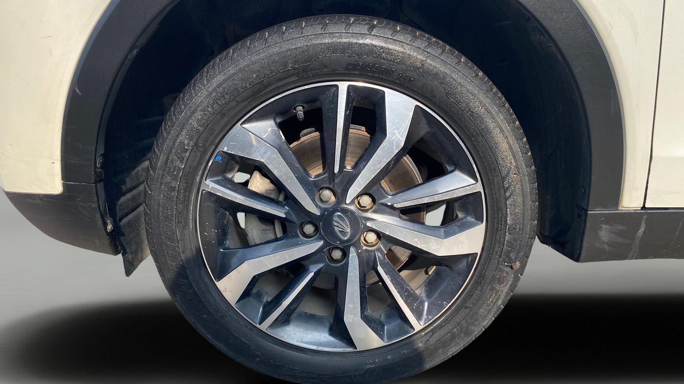 2019 Mahindra XUV300 W8 (O) 1.5 DIESEL, Diesel, Manual, 48,713 km, Left Front Wheel
