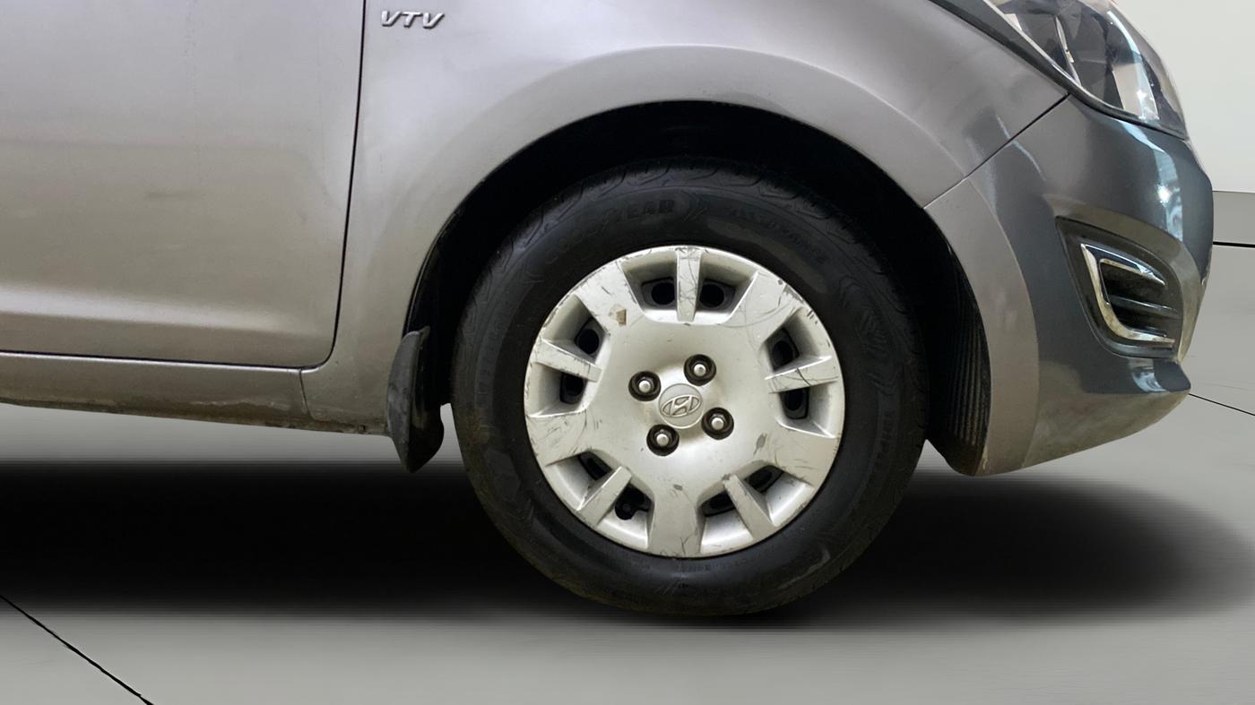 2013 Hyundai i20 MAGNA 1.2, Petrol, Manual, 56,877 km, Right Front Wheel
