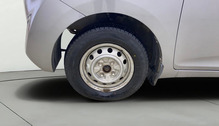 2014 Hyundai Eon ERA +, CNG, Manual, 1,13,374 km, Left Front Wheel