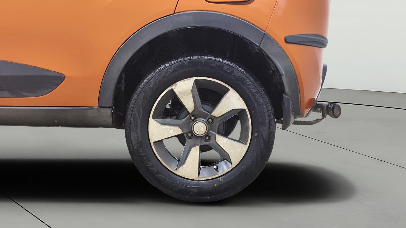 2018 Tata NEXON XZA PLUS DIESEL DUAL TONE, Diesel, Automatic, 40,712 km, Left Rear Wheel