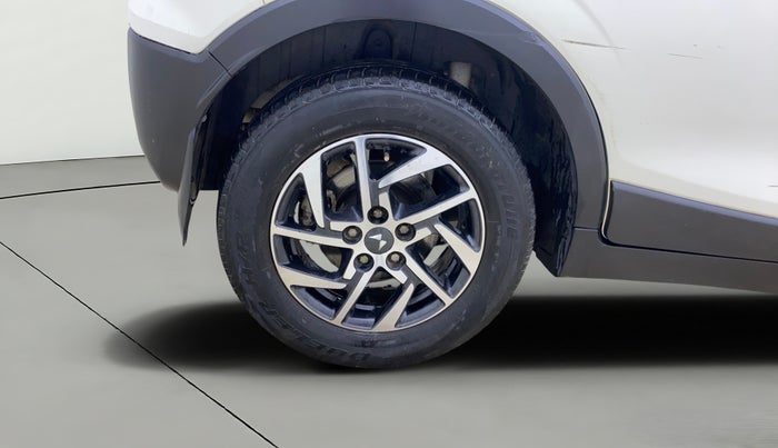 2023 Mahindra XUV300 W8 (O) 1.5 DIESEL AMT, Diesel, Automatic, 90,866 km, Right Rear Wheel