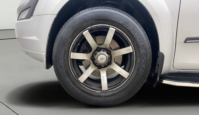 2019 Mahindra XUV500 W5, Diesel, Manual, 39,904 km, Left Front Wheel