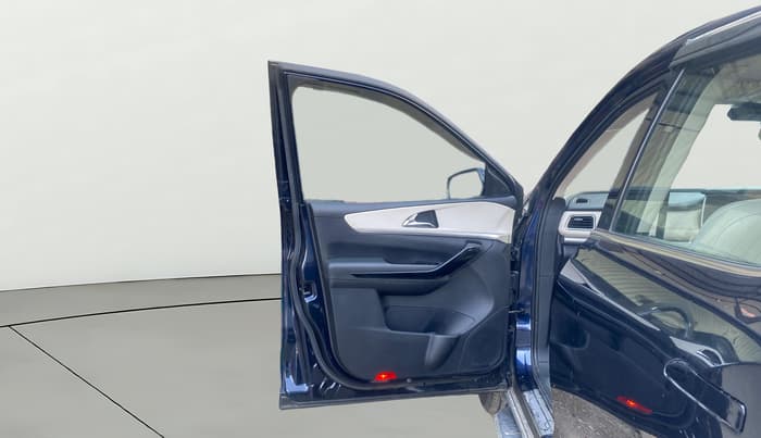 2021 Mahindra XUV700 AX 7 P AT 7 STR, Petrol, Automatic, 21,291 km, LHS Front Door