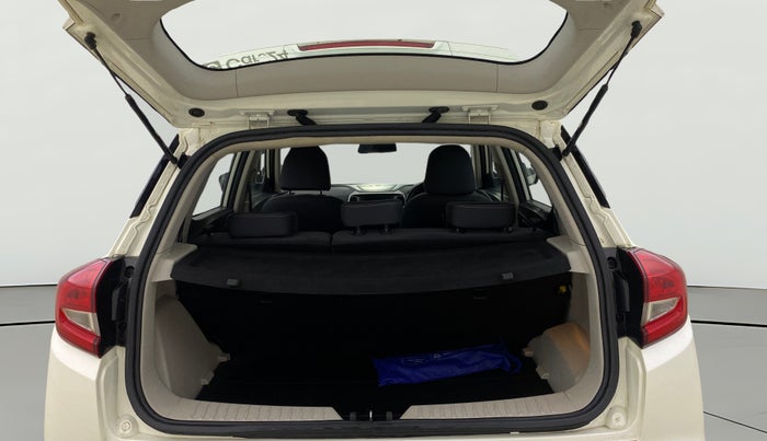 2020 Mahindra XUV300 W8 1.5 DIESEL, Diesel, Manual, 17,802 km, Boot Open Zoomed View