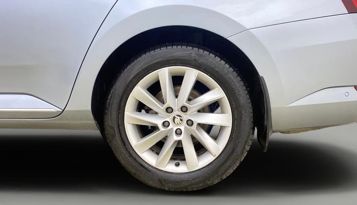 2018 Skoda Superb L&K 1.8 TSI AT, Petrol, Automatic, 70,255 km, Left Rear Wheel