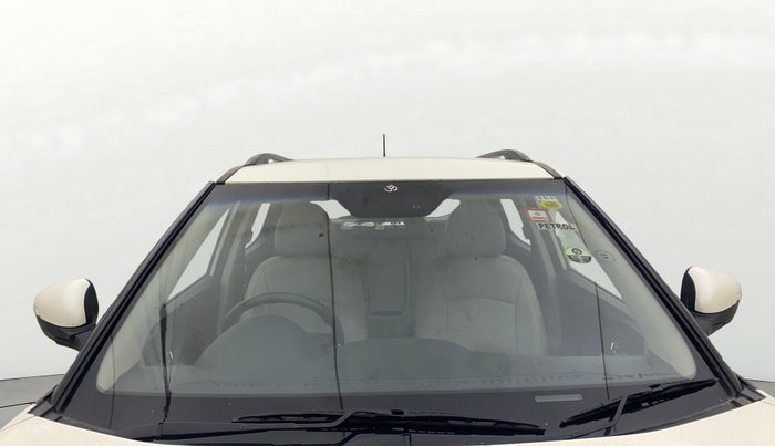 2021 Mahindra XUV300 W8 1.2 PETROL, Petrol, Manual, 62,330 km, Front Windshield