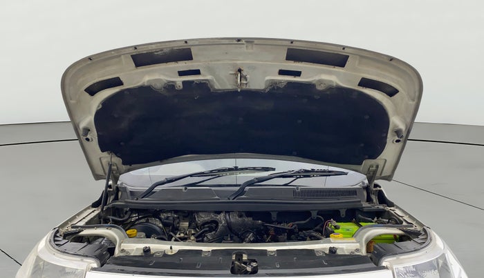 2016 Mahindra TUV300 T8, Diesel, Manual, 1,19,569 km, Open Bonet