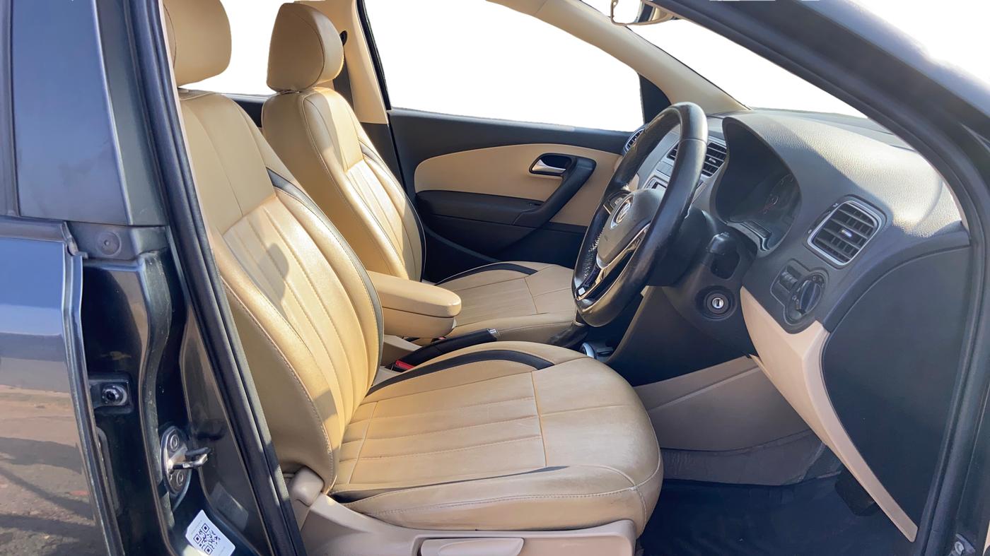 2018 Volkswagen Ameo HIGHLINE PLUS 1.5L AT 16 ALLOY, Diesel, Automatic, 87,218 km, Right Side Front Door Cabin