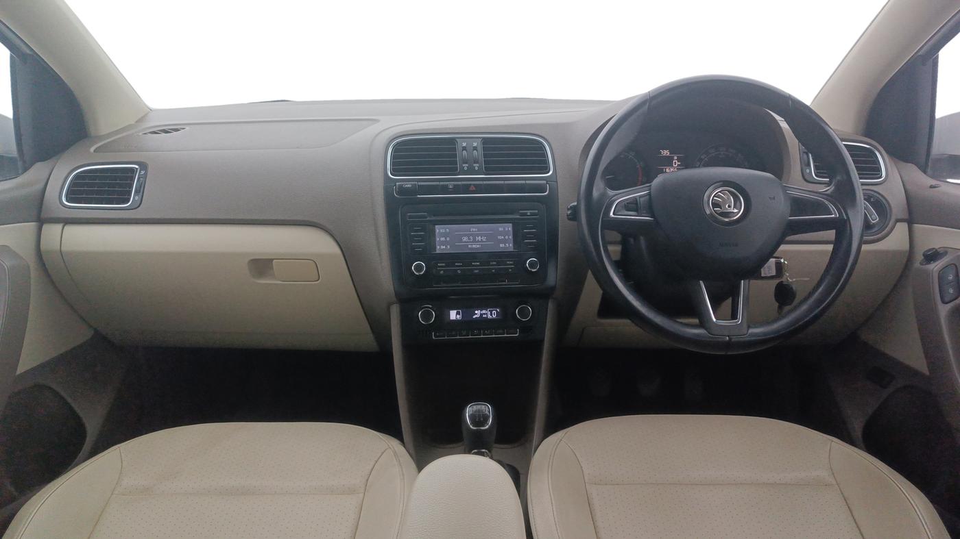2016 Skoda Rapid 1.6 MPI STYLE PLUS, Petrol, Manual, 1,16,355 km, Dashboard