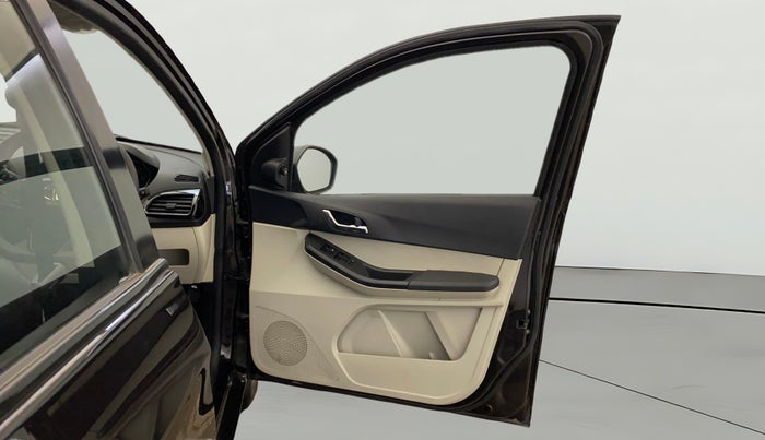 2022 Tata Tiago XZ PLUS CNG, CNG, Manual, 7,074 km, RHS Front Door