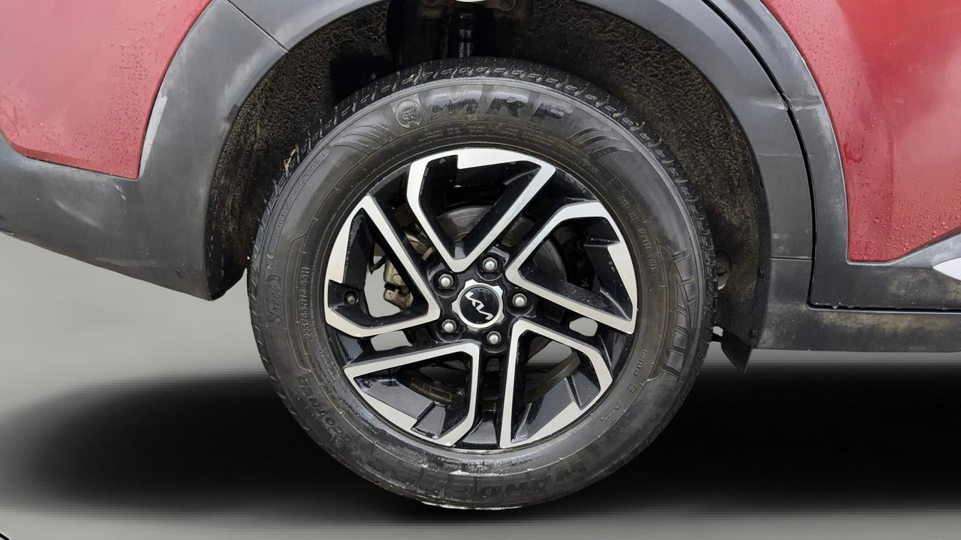 2023 KIA CARENS LUXURY PLUS 1.5 TURBO PETROL DCT 7 STR, Petrol, Automatic, 20,601 km, Right Rear Wheel
